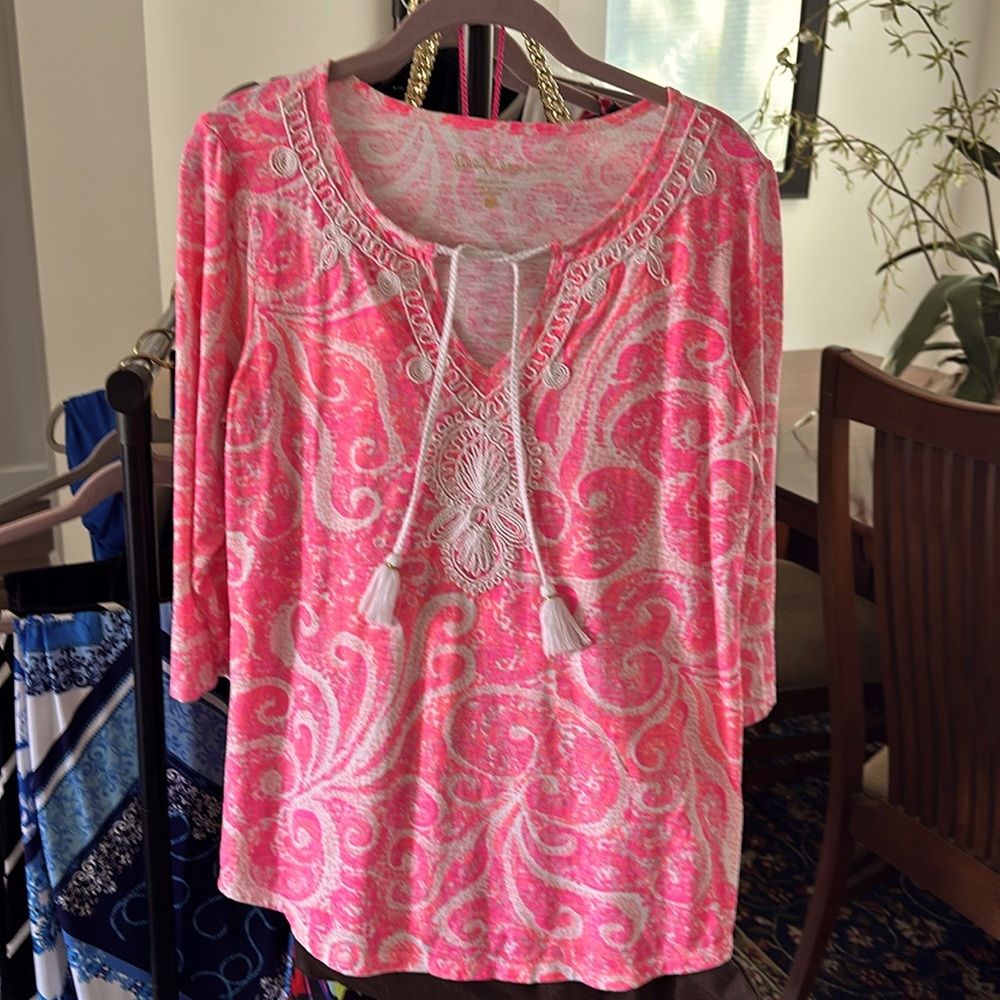 Just in time for Spring!  Lilly Pulitzer Hollie Top - “Pink Pout Paisley”
